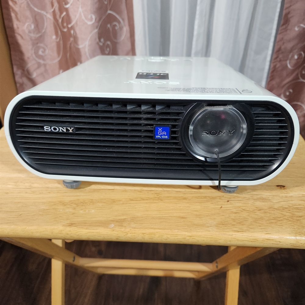 Sony White Projector - Picture 2 of 8